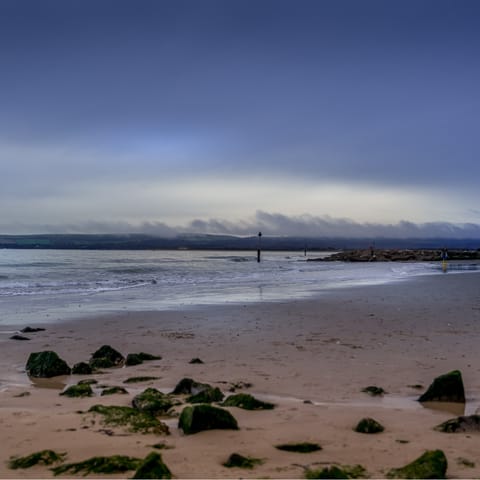 Explore the many beaches within walking distance – Flaghead Chine is only seven minutes away