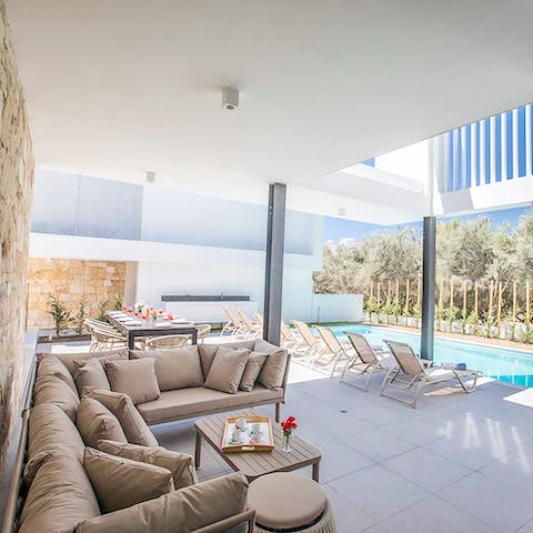 Find shade in the outdoor living space or gather for lunch at the alfresco dining area