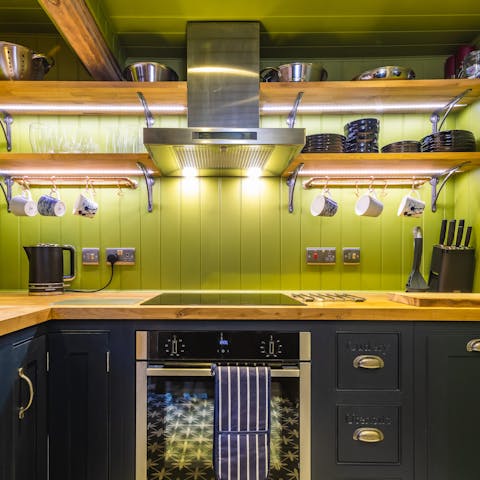 Cook in the custom-made kitchen 