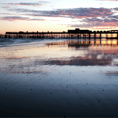 Enjoy magical seafront strolls in nearby Hastings