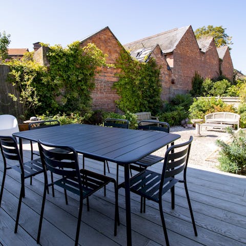Serve your favourite evening drinks in the garden
