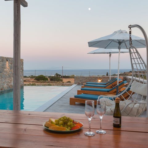 Socialise on the terrace with a home-cooked souvlaki