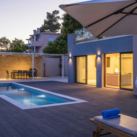 Head outside for evening drinks and meals alfresco