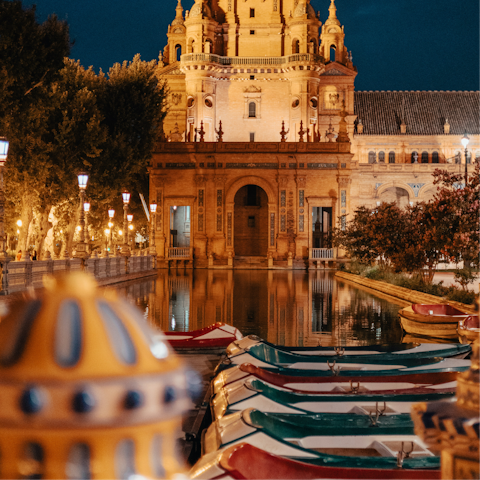 Take a boat trip around Plaza de España