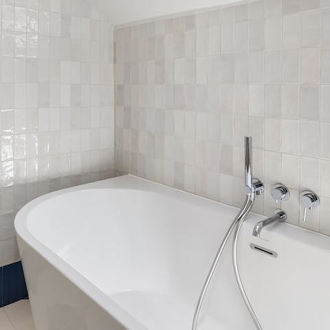 Soak your worries away in this contemporary bathtub