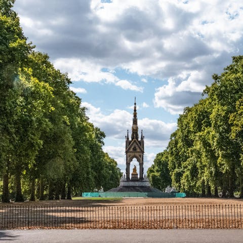 Grab a flat white and walk twenty minutes to Kensington Gardens