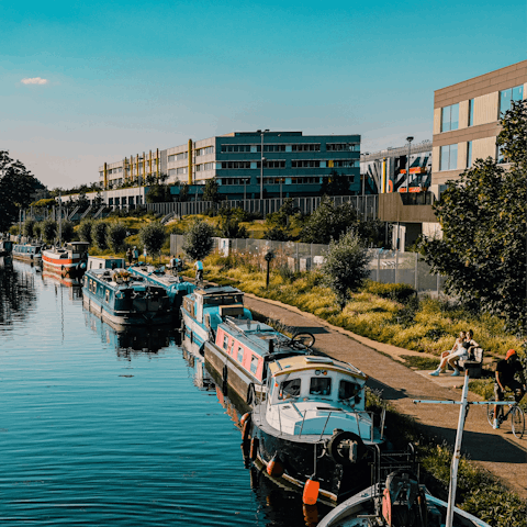 Walk along the dreamy canal 