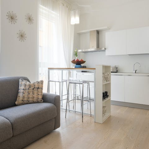Start mornings with fresh coffee and pastries at the breakfast bar