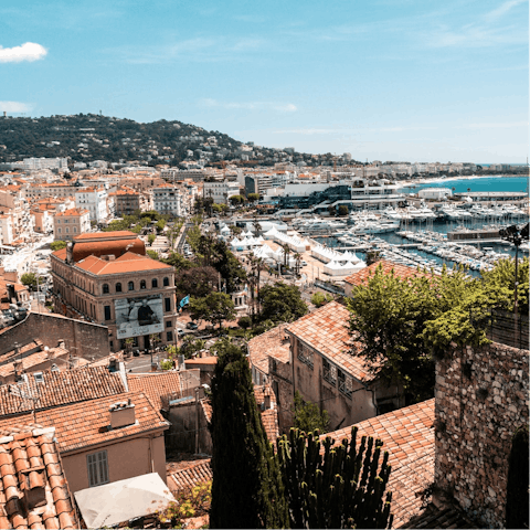 Stay a short stroll from Plage du Midi
