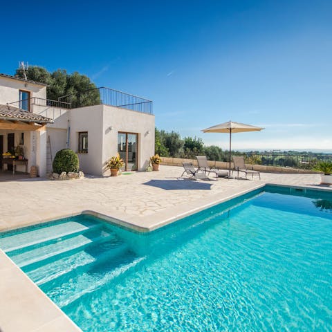Guests were taken by the incredible views of the surrounding landscape from the pool and terrace.