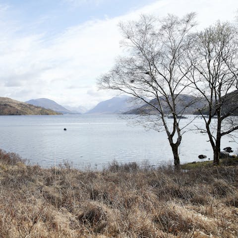 Enjoy direct loch access from this secluded home