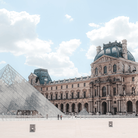 Start your sightseeing at the Louvre (within easy walking distance)