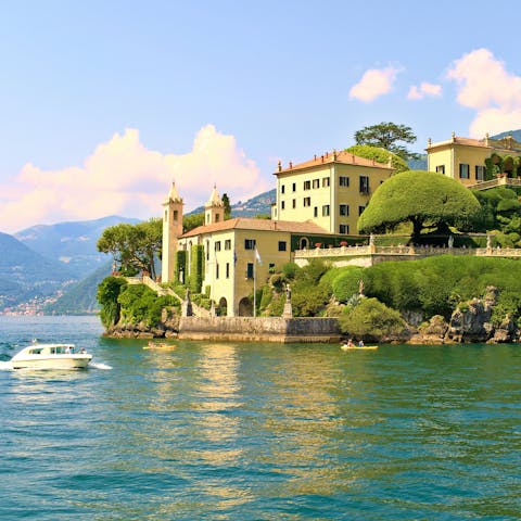 Discover the iconic Villa del Balbianello – a twenty-minute walk away