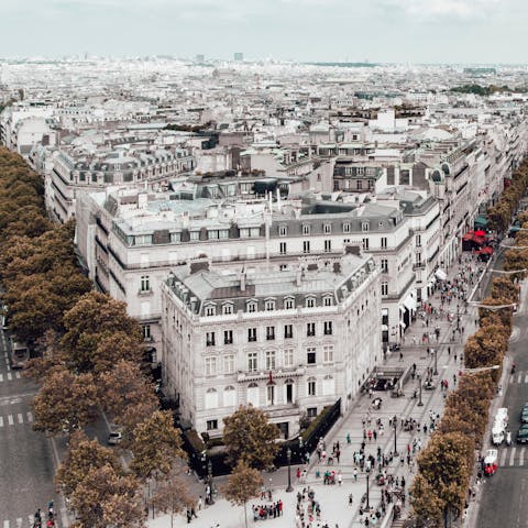 Stay among the grand boulevards of Paris