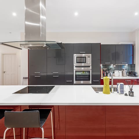 Pull up a stool and tuck into breakfast around the glossy kitchen island