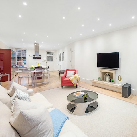 Unwind after sightseeing in the light-filled living area