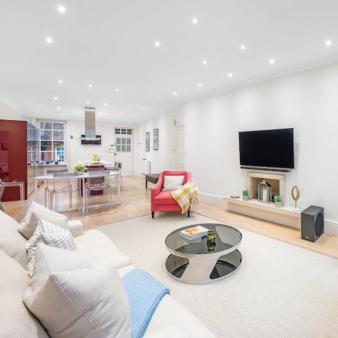 Unwind after sightseeing in the light-filled living area