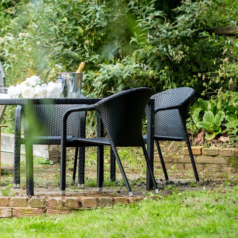 Enjoy sparkling Kent wine at the alfresco dining table