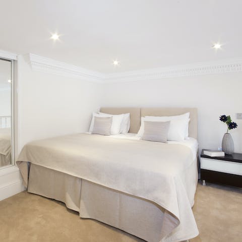 Wake up in the elegant mezzanine bedroom, feeling refreshed and ready for another day of sightseeing