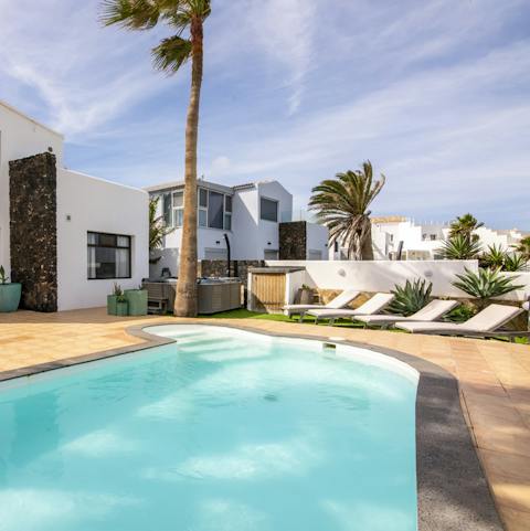 Start your day with some laps in the private pool and let the sun dry you off naturally on the loungers