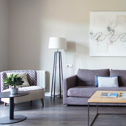 Relax after a day of sight-seeing in the cosy lounge