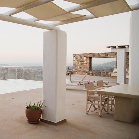 Embrace outdoor living on the patio – it has an outdoor sofa, dining table and shady pergola to keep the sun at bay