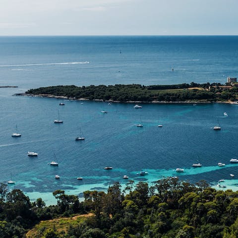 Explore the beautiful beaches of the Côte d'Azur – a short drive away