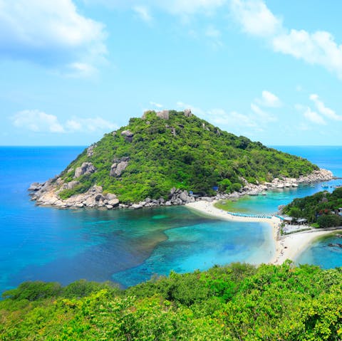 Explore the temples, waterfalls and vibrant markets of Koh Samui