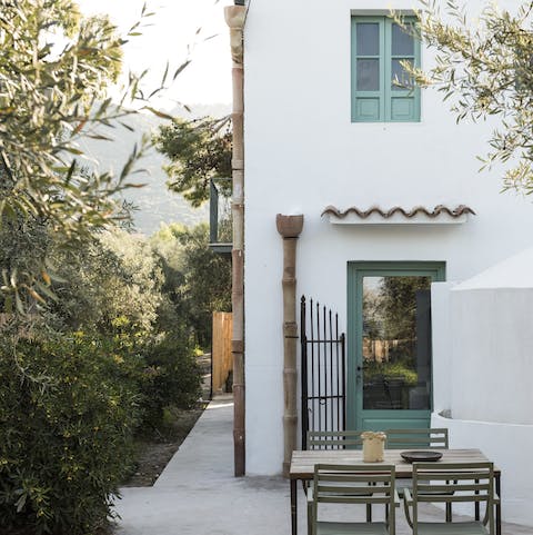 Enjoy a quiet breakfast in the garden