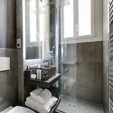 Start mornings with a relaxing soak under the sleek rainfall shower