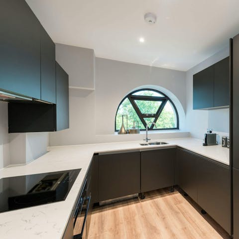 Cook together in the well-equipped modern kitchen