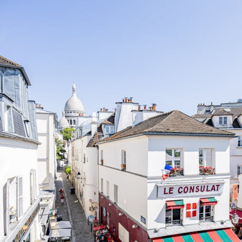 Take in the amazing views of the Sacré Cœur from the living room