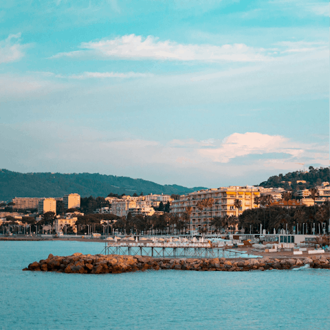 Take a sunset stroll along the famed Croisette promenade – just moments from your front door