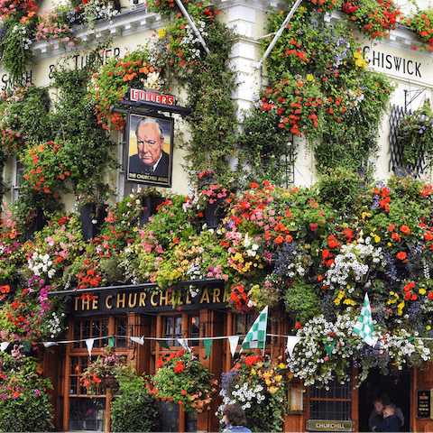 Get acquainted with the eclectic pubs and acclaimed restaurants in Notting Hill, twenty minutes away on foot