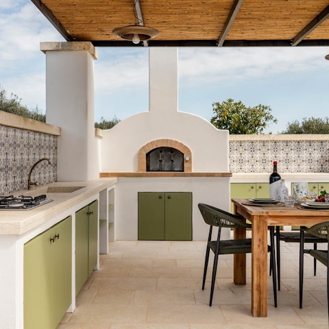 Fire up the pizza oven and live the alfresco dream