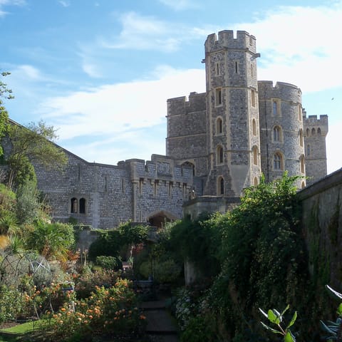 Visit Windsor Castle – just 4.1 miles away from the apartment