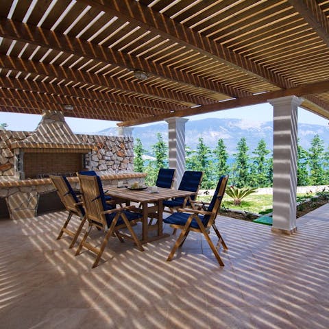 Light up the barbecue and dine al fresco on the sun-dappled barbecue patio area