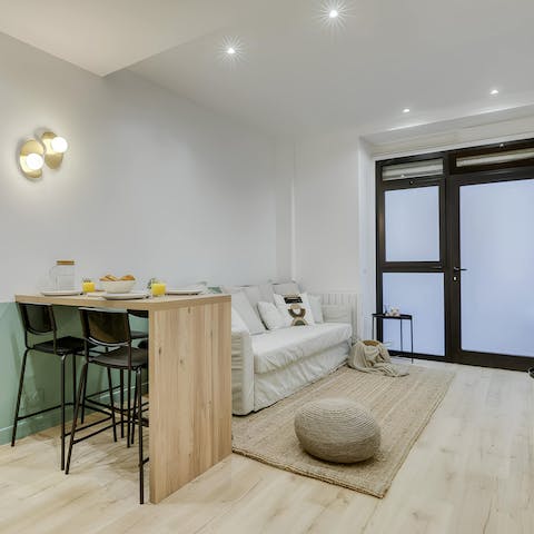 Unwind in the cosy apartment in between seeing the sights