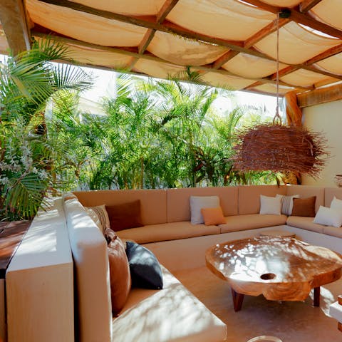 Relax in comfort on the private roof terrace