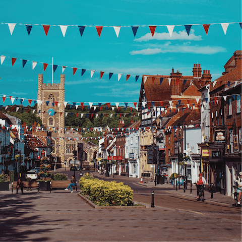 Pay a visit to the pretty market town of Henley-on-Thames, under fifteen minutes away by car