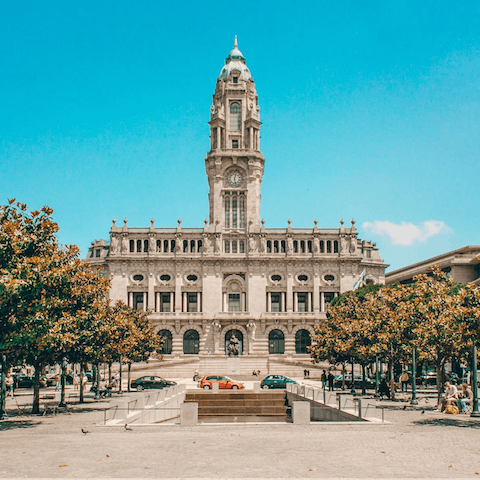 See the impressive Câmara Municipal do Porto up close, only eight minutes' walk from your front door