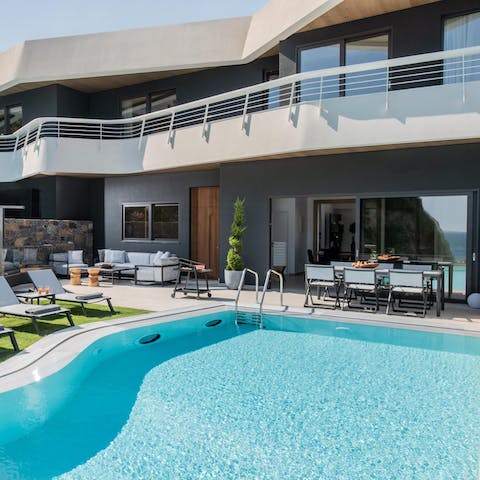 Dine, sunbathe and entertain outside when you're not swimming