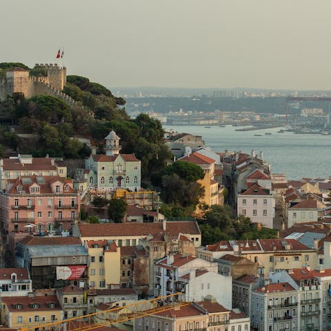 Experience the warmth and beauty of Lisbon from this home in the centre