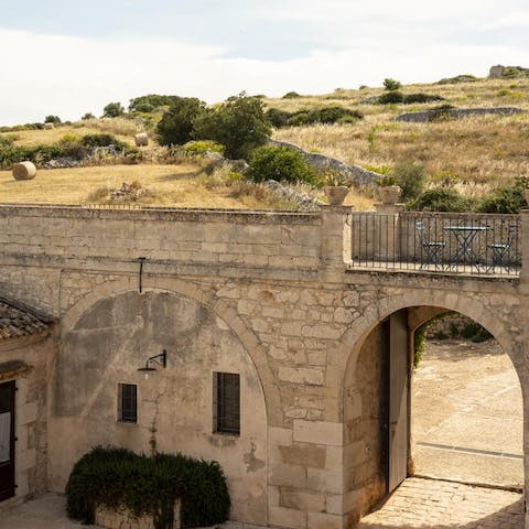 Discover the beauty of south-eastern Sicily from this historic farmhouse