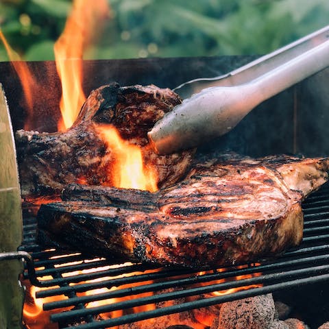 Hire a pitmaster to teach you the secret to perfect Texas barbecue – then chow down on the deck