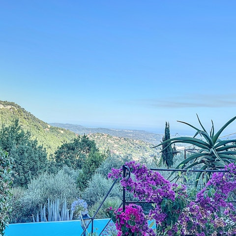 Admire the stunning views of the countryside, Cannes Bay and the Lérins Islands