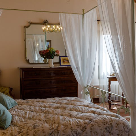 Sleep soundly in the spectacular four-poster bed