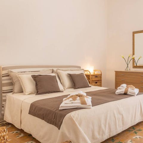Feel at complete comfort between the covers after a busy day sightseeing