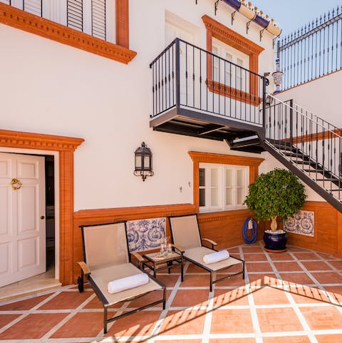 Enjoy the Málaga weather on a sun lounger