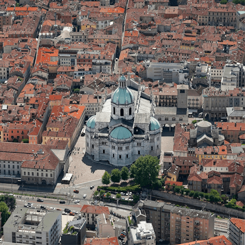 Take a twenty minute stroll through the streets of the city to the Duomo di Como